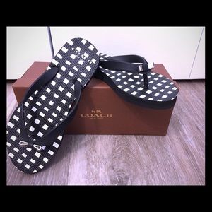 COACH FlipFlops sz 5 M